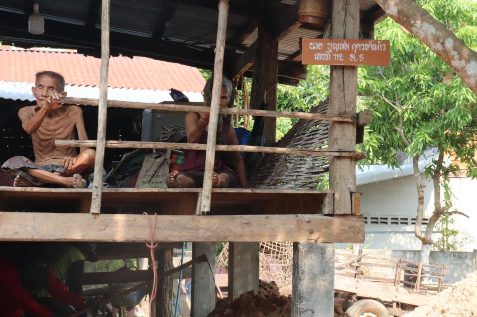 ปรับปรุงบ้านจากงบประมาณสนับสนุนของกองทุนฟื้นฟูสมรรถภาพจังหวัดสกลนคร